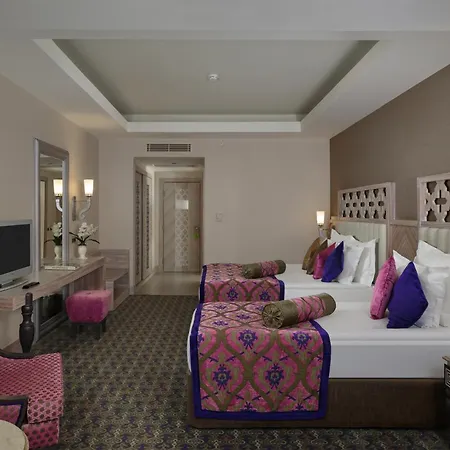 Royal Alhambra Palace אתר נופש 5*
