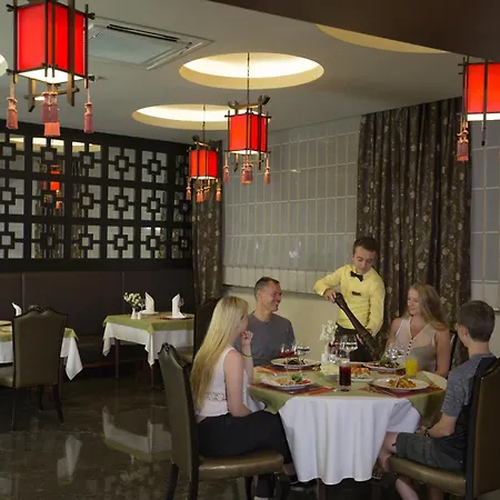 אתר נופש Royal Alhambra Palace סייד