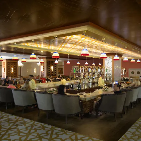 אתר נופש Royal Alhambra Palace