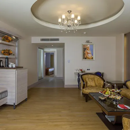 Royal Alhambra Palace אתר נופש 5*