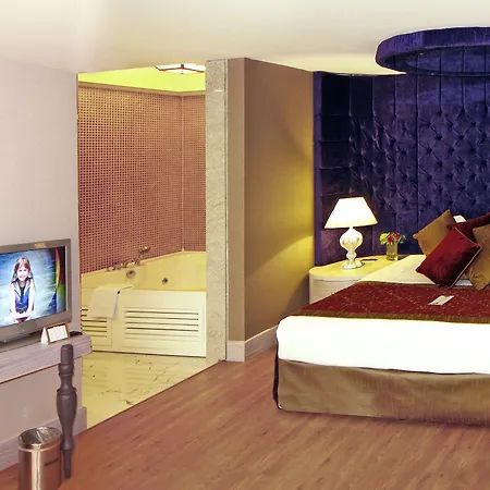 אתר נופש Royal Alhambra Palace סייד