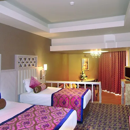 Royal Alhambra Palace אתר נופש 5*