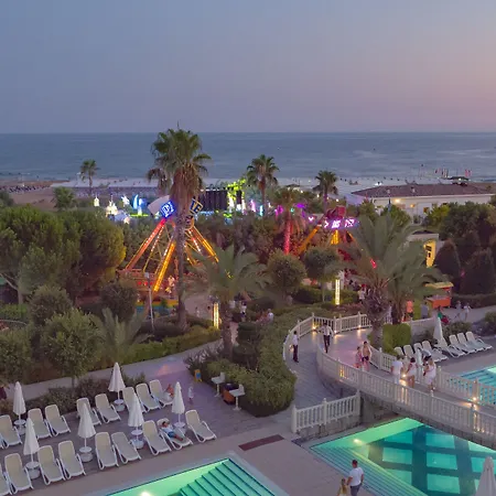 אתר נופש Royal Alhambra Palace 5*