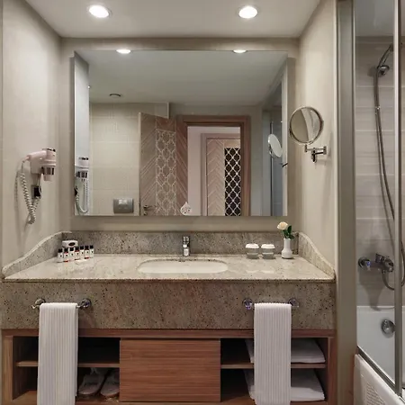 Royal Alhambra Palace 5*