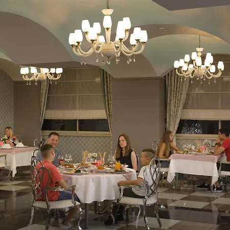Ośrodek wypoczynkowy Royal Alhambra Palace 5*