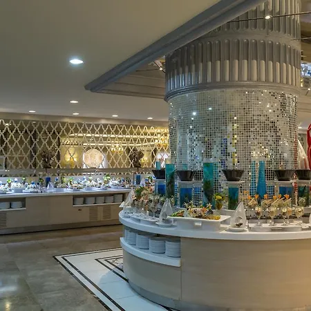 Ośrodek wypoczynkowy Royal Alhambra Palace 5*